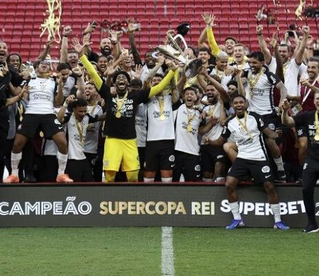 Corinthians volta a bater o Flamengo e é bicampeão da Supercopa