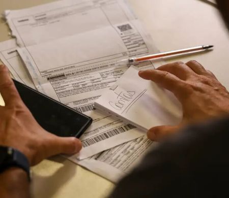 Salário mínimo de R$ 1.621 começa a ser pago nesta segunda