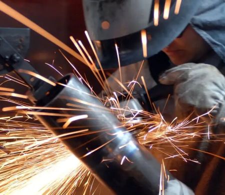 Faturamento da indústria fica estagnado em 2025, aponta CNI