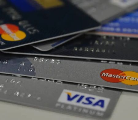 Percentual de famílias com dívidas cresce, mas inadimplência cai