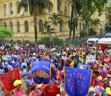 Blocos com Michel Teló e Pocah esquentam o Ibirapuera neste domingo