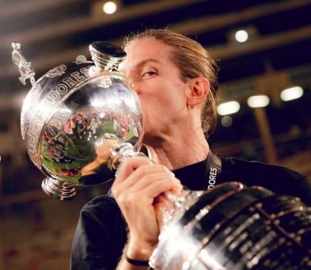 Caso conquiste a Recopa, Filipe Luís se torna o técnico mais vencedor do Fla