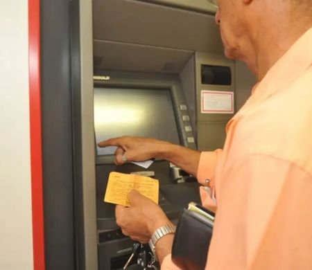 Bancos reabrem a partir do meio-dia desta quarta-feira&nbsp;