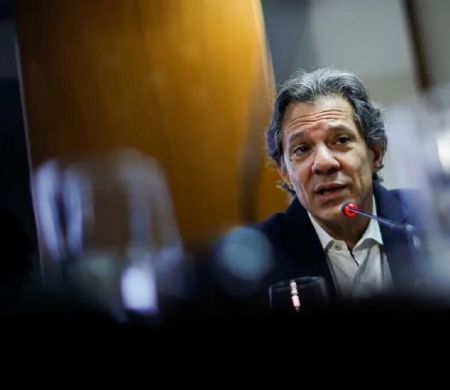 Dez ministros da área econômica devem deixar cargos até abril