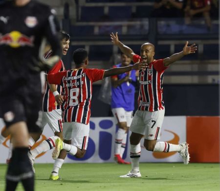 Com gol de Lucas, São Paulo desbanca o Bragantino e vai à semi do Paulista