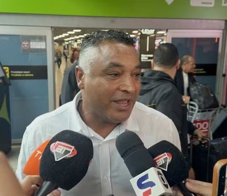 Roger chega a São Paulo para assinar com o Tricolor