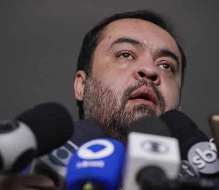 Ministro suspende julgamento que pode cassar Castro no Rio