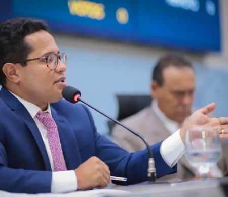 Base aliada e oposição se unem para derrubar vetos de Adriane Lopes