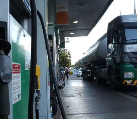 Guerra com Irã faz preço do diesel disparar 7% nos postos