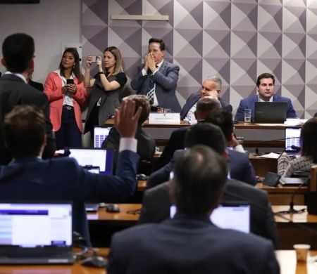 CPMI do INSS vai sabatinar cunhado e ex-namorada de Vorcaro