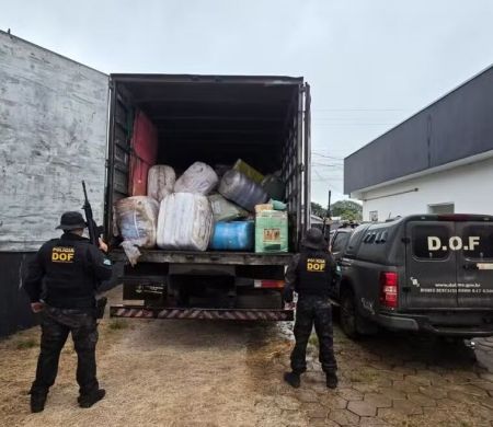 Motorista é preso com caminhão de “muamba” na MS-040
