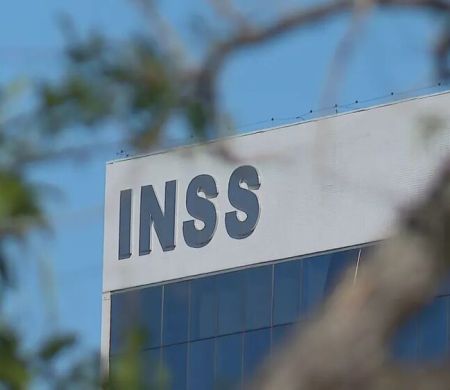 INSS antecipa 13º salário e libera duas parcelas entre abril e maio