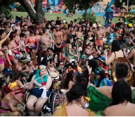 Brasil fica em 7º lugar entre países mais felizes, diz pesquisa
