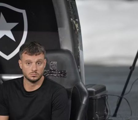 Com três meses, Anselmi é o oitavo treinador a deixar o Botafogo na era SAF