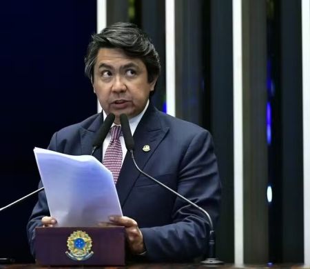 Sem CNH válida, senador enfrenta PMs e tenta fuga em SP