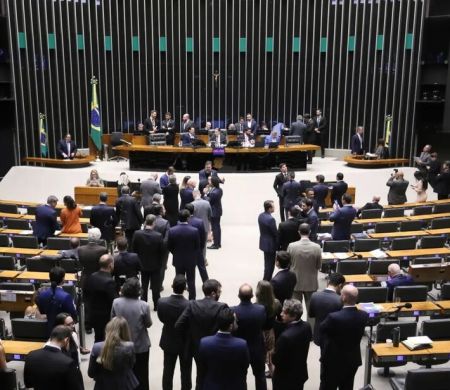 PL ganha 22 cadeiras e amplia vantagem na Câmara para 2027