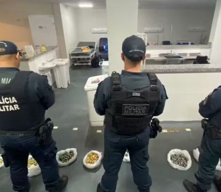 Grupo é flagrado pela polícia após ingerir mais de mil cápsulas de droga