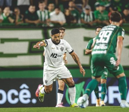 Fora de casa, Atlético-MG goleia a Chapecoense pelo Brasileirão