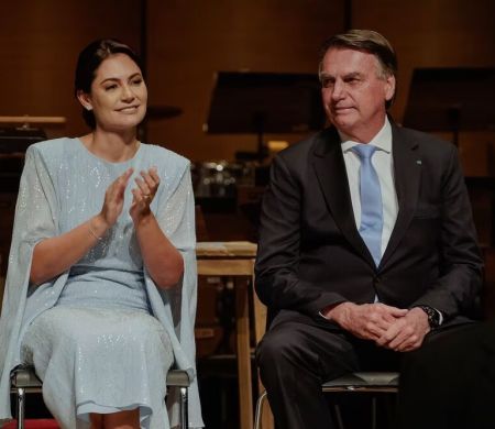 Michelle diz que Bolsonaro está há quase uma semana sem soluços