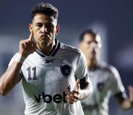 Com golaço de Matheus Martins, Botafogo vence Vasco de virada