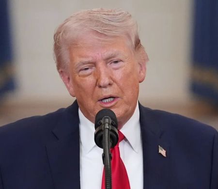Trump diz que aplicará tarifas de 50% caso China ajude Irã militarmente