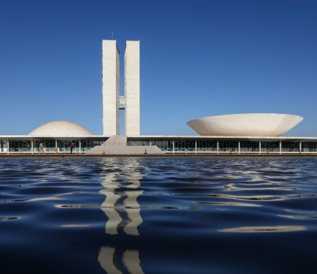 Cláusula de barreira pode deixar 20 siglas sem fundo partidário