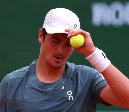 Fonseca vence um set, mas é eliminado por Zverev, 3º do mundo&nbsp;&nbsp;