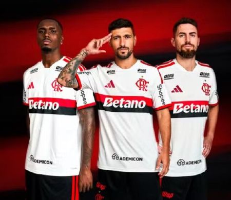 Flamengo aposta em camisa branca para a temporada deste ano&nbsp;