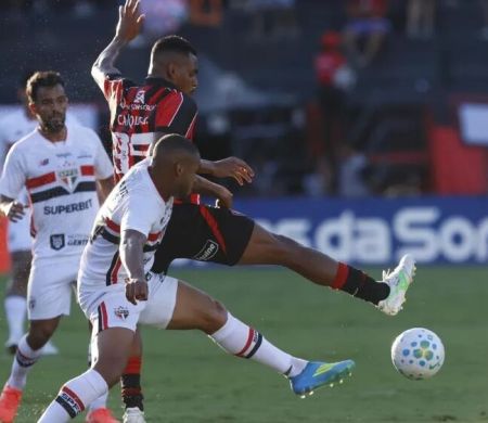 Vitória vence São Paulo em casa e se recupera no Brasileirão