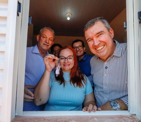 Entrega de moradias populares beneficia 30 famílias de Três Lagoas