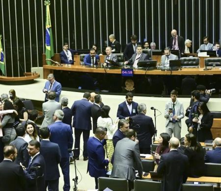 Carta da CNI pressiona deputados contra redução da jornada de trabalho