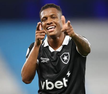 Danilo marca no fim e Botafogo vence Racing na Sul-Americana