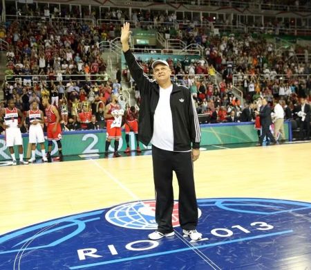 Morre Oscar Schmidt, lenda do basquete mundial, aos 68 anos