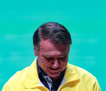 Médico de Bolsonaro indica ao STF necessidade de nova cirurgia