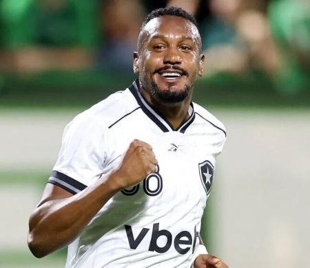 Botafogo goleia a Chapecoense fora de casa