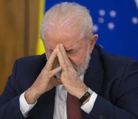 Em pré-campanha, Lula acaba com a ‘taxa das blusinhas’ criada por ele