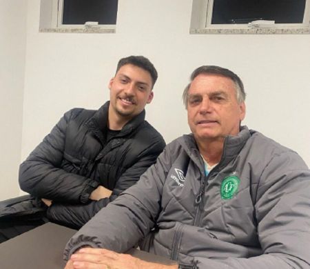 Cirurgia no ombro leva ex-presidente Bolsonaro a hospital em Brasília
