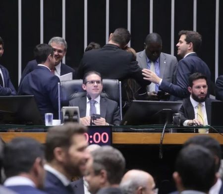 Hugo quer sessões extras e trâmite rápido para votar PEC 6x1 este mês&nbsp;