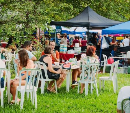 Feira Ziniguidum movimenta Campo Grande com arte e gastronomia e vai até às 22h&nbsp;