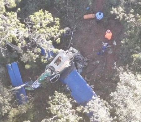 Avião agrícola cai em mata fechada em MG e piloto não sobrevive