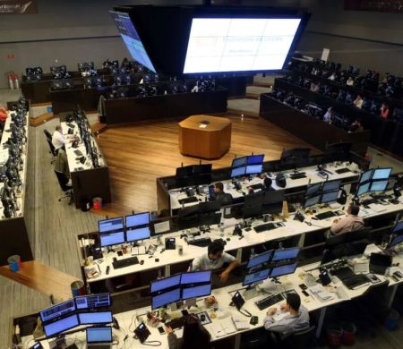Dólar fecha a R$ 4,91, menor valor em mais de dois anos; Ibovespa sobe