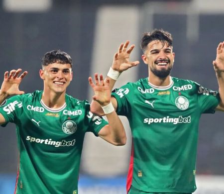 Palmeiras bate Sporting Cristal e assume liderança do Grupo F