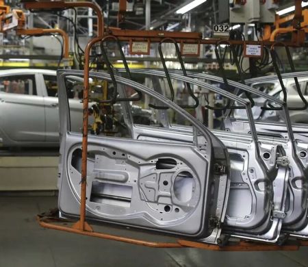 Indústria cresce 0,1% em março e acumula alta de 3,1% este ano