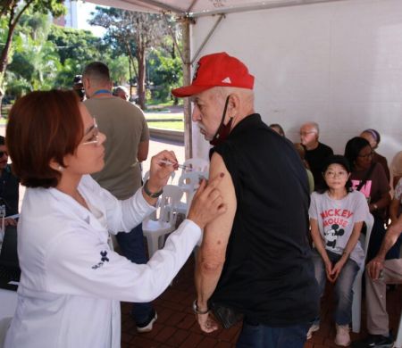 Mesmo com 49 mortes, Campo Grande registra baixa procura pela vacina da gripe