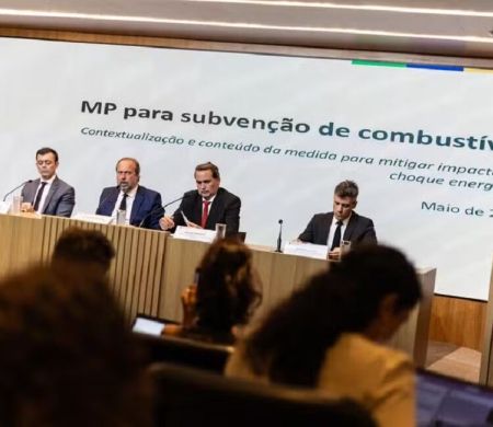 Governo anuncia subsídio de até R$ 0,89 por litro da gasolina&nbsp;