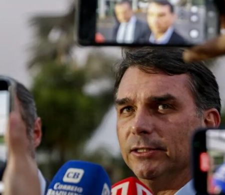 Flávio defende CPI do Master após citar calote de Vorcaro em filme do pai