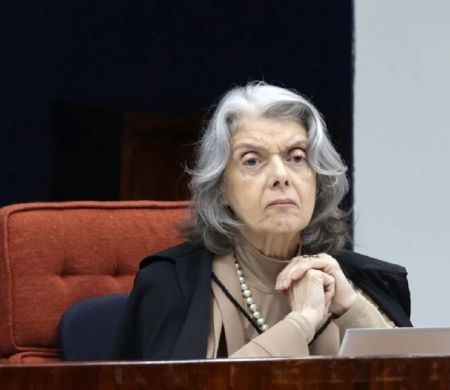Ministra Cármen Lúcia anuncia sua saída antecipada do TSE