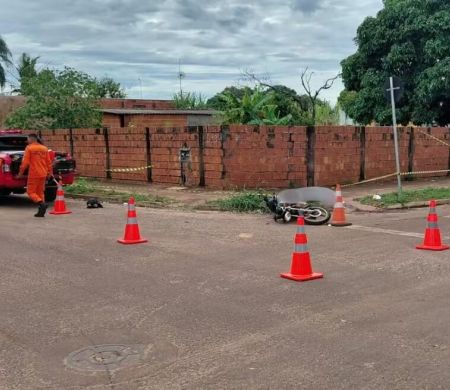 Caminhonete invade preferencial e motociclista morre na Capital