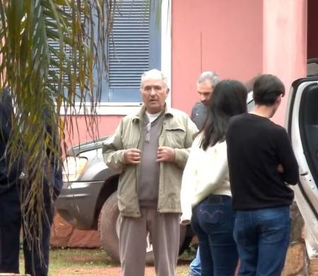 Polícia prende médico após localizar armas sem registro em casa onde esposa morreu