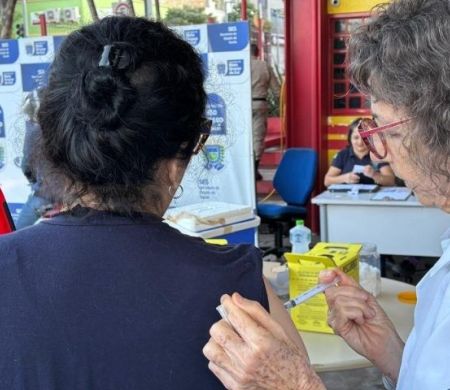 Drive-thru da vacinação registra cerca de 4 mil doses aplicadas
